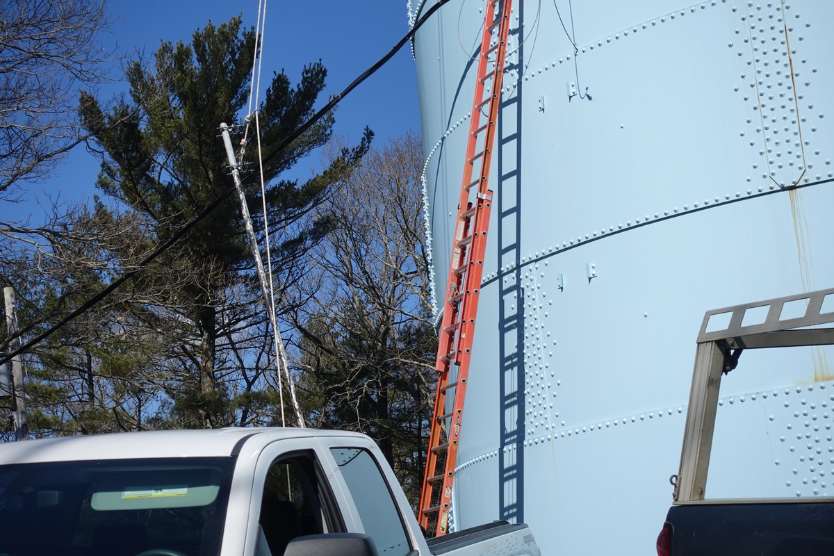 Lowering the black antenna