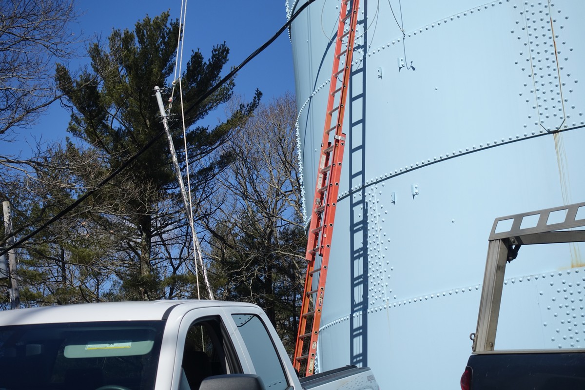 Lowering the black antenna