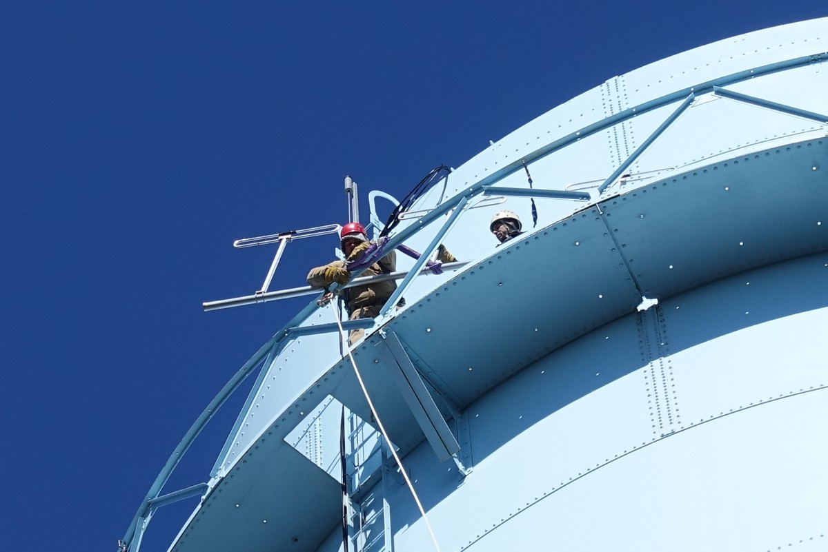 Sinclair antenna on the catwalk with crew